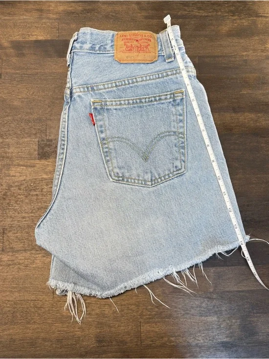 Levi’s 550 Cutoff Denim Shorts Light Wash Frayed Hem Relaxed Fit 12M (W34–35) - Picture 7 of 10